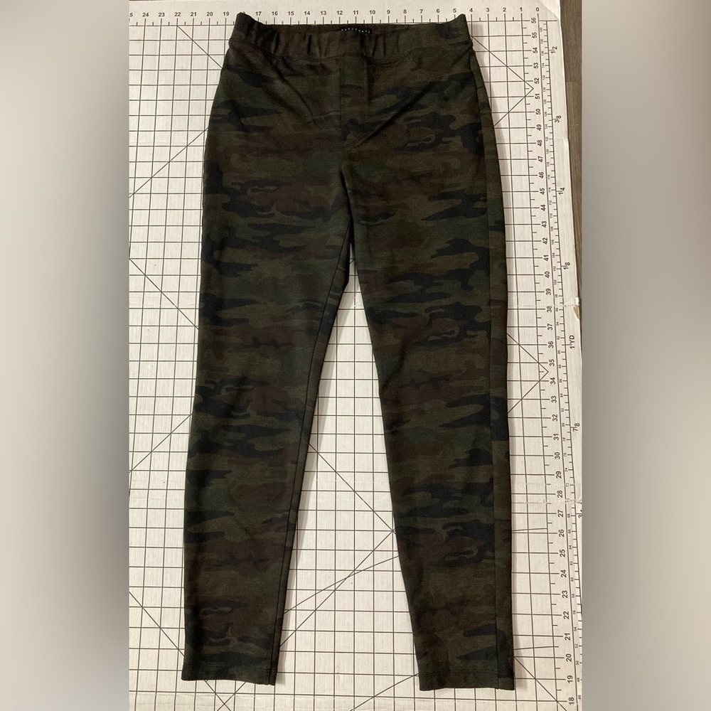 NWOT Sanctuary Women’s Medium Camouflage Pants